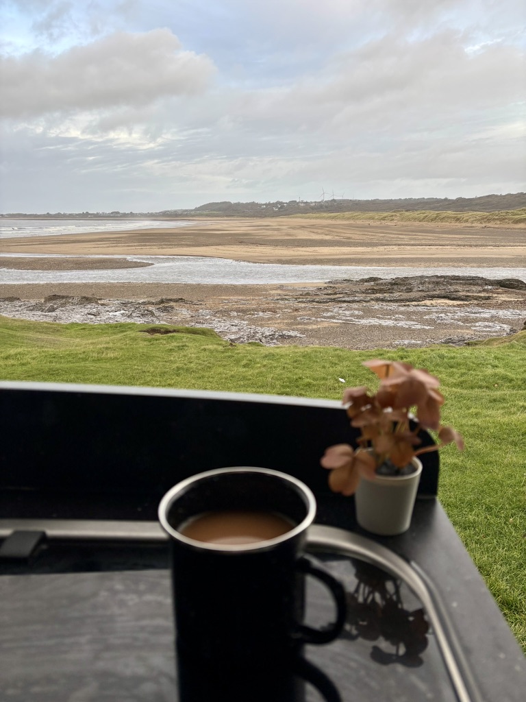 Ogmore-by-Sea rocky shore from Giovanni